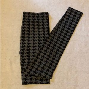 Women’s black and gray stretchy leggings